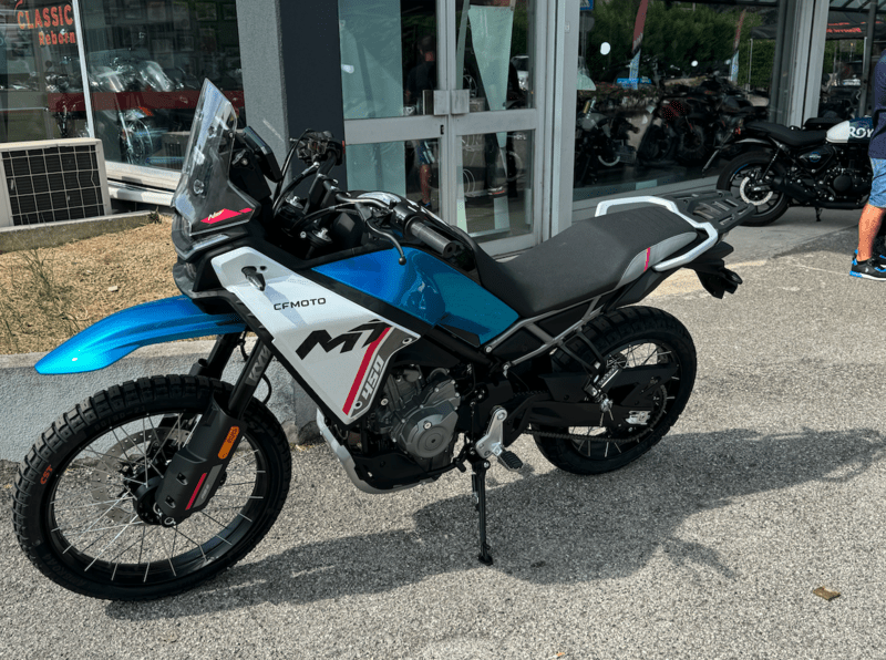 CF Moto MT450 vista laterale