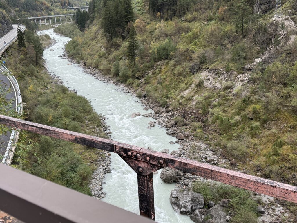 vista dal ponte pista ciclabile Apleadria